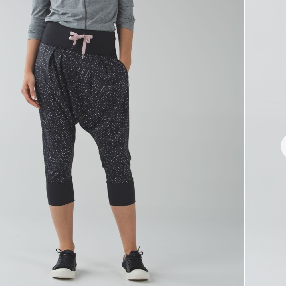 Lululemon Drop It Crop Butterfly Texture Mink Berry Black / Black size 4